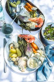 Partager Un Plat Convivial Complet Qui Sent Bon L Ail Et L Huile D Olive C Est Le Grand Aioli A Retrouver Tout L E Plat Convivial Aioli Cuisine Provencale