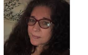 Julie Bennington's Instagram, Twitter & Facebook