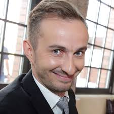 Roche & böhmermann war eine von charlotte roche und jan böhmermann moderierte talkshow, die in der wachsfabrik köln produziert und ab dem 4. Neue Talkshow Fur Bohmermann Mit Olli Schulz Film Tv Serien