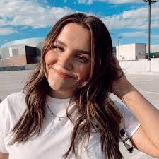 Taylor Wenger's Instagram, Twitter & Facebook