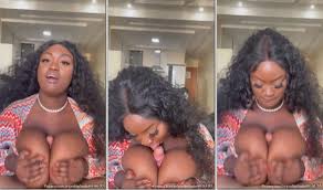 Isa Bombom Espanhola Para Macho Nos Peitos Gigantes - Cnn Amador