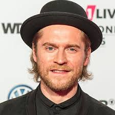 Raised in a small german town near the dutch border, singer and songwriter johannes oerding began singing professionally in 1999, and had ten years of. Johannes Oerding Bio Family Trivia Famous Birthdays