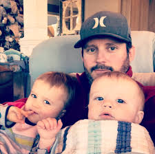 Clarkson kelly blackstock brandon children husband daughter divorce married clarksons marriage years wife singer uglydolls getty. Kelly Clarkson Shares Adorable Instagram Of Her Family People Com