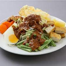 Mari kita mulai dari salah satu yang agak mainstream tapi mungkin enggak semua orang suka, yaitu sop kaki kambing! Sama Sama Bersaus Kacang Ini Perbedaan Gado Gado Pecel Lotek Karedok Dan Tipat Lifestyle Fimela Com