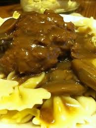 Crockpot Salisbury Steak 2lbs Ground Beef Lipton Onion Soup Mix 1 Envelope Mix And Form Into Patties Brown Both S Venison Recipes Recipes Cooking Recipes
