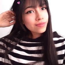 🚨EL T3RR0R D3 L4S F3M1N1ST4S La hermosa mujer que ven en pantalla se llama  Roro Bueno, y está volviendo locas a las feministas por su contenido donde  trata bonito a su novio