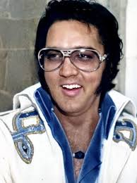 Just 55 days before his death, Elvis Presley quietly reminded the world of  who he truly was—not just a global icon, but a man whose heart remained  tender, even when his body