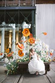 おやゆび姫サンベリーナがテーマの結婚式アイデアまとめ white paper flowers giant paper flowers paper flower decor
