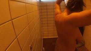 L’heure de la douche en camping!