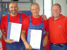 Radolfzell am bodensee ist eine stadt am nordwestlichen ufer des untersees, einem teilsee des bodensees, etwa 20 km nordwestlich von konstanz und zehn km östlich von singen (hohentwiel) und nach diesen die drittgrößte stadt im landkreis konstanz. Jubilare Bei Sanitar Schauble Singener Wochenblatt