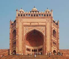 Buland Darwaza The Entrance To The City Of Fatehput Sikiri It Carries Two Inscriptions In The Archway O Cool Places To Visit Mughal Architecture India Tour