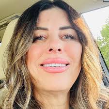 Lori Ruesch's Instagram, Twitter & Facebook