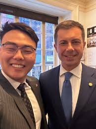 U.S. Secretary of transportation encourages students to participate in  local politics