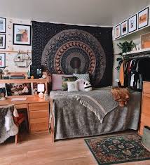 45 Decoration Ideas To Personalize Your Dorm Room Dorm Room Inspiration Dorm Room Designs Dorm Room Diy