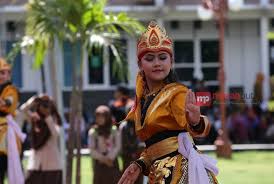 May 01, 2013 · identitas nasional dan identitas daerah sebagai persatuan bangsa oleh: 3 Tarian Menawan Dari Pacitan Merahputih