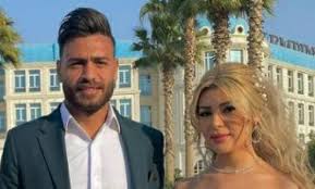 مصر مصر, رقم اللاعب في المنتخب: Ø£Ø³Ø±Ø§Ø± Ù„Ø§ ØªØ¹Ø±ÙÙ‡Ø§ Ø¹Ù† Ø²ÙˆØ¬Ø© Ø£Ø¨Ùˆ Ø¬Ø¨Ù„ ÙˆÙƒÙŠÙ Ø¨Ø¯Ø£Øª Ù‚ØµØ© Ø§Ù„Ø­Ø¨ Ø¨ÙŠÙ†Ù‡Ù…Ø§ Ø´Ø§Ù‡Ø¯ Ù„Ø§ÙŠÙ Ù†ÙŠÙˆØ²