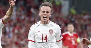 The player's height is 180cm | 5'10 and his weight is 71kg | 157lbs. Watch Spurs Target Mikkel Damsgaard Scores A Screamer For Denmark Planet Football