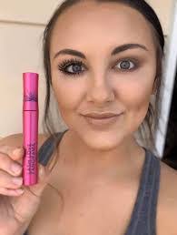 Ashley Shinault's Instagram, Twitter & Facebook