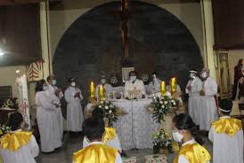 Dari 3.000 orang anggota jemaat, pelaksanaan misa pada natal 2020 hanya diikuti 50 persennya. Cegah Kerumunan Misa Natal Di Gereja Sragen Ini Dibagi 4 Gelombang