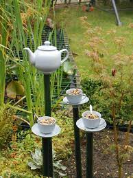 servies van de action op pvc buisjes door purdyz tuin decoratie tuindecoratie zelf maken herfst tuin