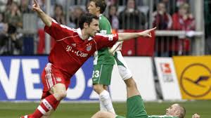 Vor dem aufeinandertreffen fordert er ein mutiges auftreten seiner kölner. Bayern Hold Off Wolfsburg Eurosport