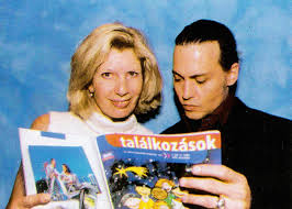 A dolog scarlett johansson egyik képviselőjének tűnt fel, már csak azért is, mert a golden. Nem Kernek Tobbe Navai Aniko Szolgalataibol