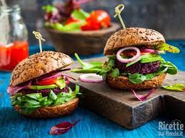 Dopodiché lessatele in acqua bollente e scolatele per bene 2.quindi inseritele in un frullatore con l'uovo, l'erba cipollina e il pane che avrete precedentemente tritato finissimo 3. Come Fare Gli Hamburger Vegetariani Veggie Burger