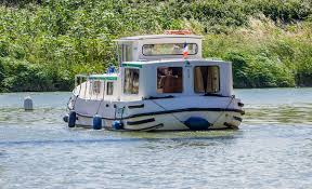1 134€ 162€ 1533€ 219€ 1 631€ 233€ 2 142€. Penichettes Classique 935 935w 13 Mecklenburgische Seenplatte Marina Flesensee Charter Dir Dein Yachtmodell Charterboote De