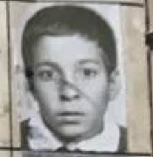 1975/1980 27 Mayıs İlkokulu dönem arkadaşlarımız… Fırıncı Hacı Erdem…(  Rahmetli oldu) Yasin Tekdemir… Aslan Aslan…. ( Rahmetli oldu) Terzi Hüseyin  Önal…