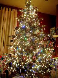 Christmas Tree With Small And Big Colored Lights Pine Deluxe Layered Pre Lit Christmas Tree Revie Pre Lit Christmas Tree Christmas Tree Country Christmas