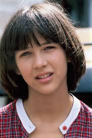 Find the perfect sophie marceau la boum photos stock photos and editorial news pictures from getty images. Sophie Marceau 1980 Damals Wurde Sie Mit Der Teenie Komodie La Boum Die Fete Weltberuhmt Attrici Cantanti Celebrita