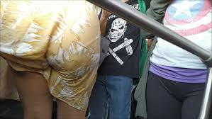 Rica cola traga vestido recibe arrimón en el bus - EroMe