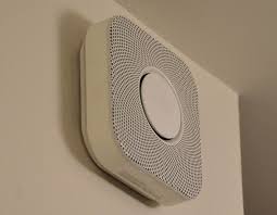 What it should also say is: Review Nest Protect Brings High Tech Features To The Lowly Smoke Detector Geekwire