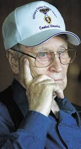 Paratrooper hero dies at 89