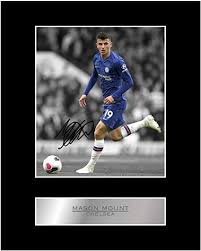 His current girlfriend or wife, his salary and his tattoos. Amazon De Mason Mount Foto Mit Autogramm Chelsea Fc 05 Gedrucktes Autogramm