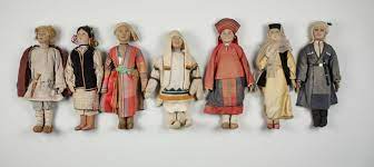 ロシアの民族衣装を着た風俗人形 ｜ 参考館セレクション