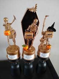 1st Annual Mailbox Neighborhood Decorating Contest Trophies Easy To Make Plastic Wine Glasses Tu Halloween Wine Glasses Halloween Wine Plastic Wine Glasses