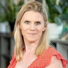 Amanda Pfeffer's Instagram, Twitter & Facebook