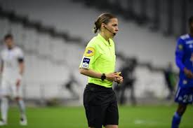 Table includes games played, points, wins, draws, & losses for your favorite teams! Foot Ligue 1 Women Stephanie Frappart Will Referee Ol Psg In Women S D 1 Archysport
