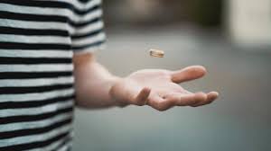 Here are four easy magic tricks that you can learn and perform. How To Make A Card Float 3 Easy Ways