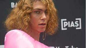However both ashley t and sophie m hide their faces as well as their assets.lol (reddit.com). Sophie Xeon Madonna Poduzentin Stirbt Mit 34 Jahren Nach Unfall Stern De