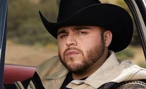 Gerardo Ortiz celebra 10 años de trayectoria con el lanzamiento de su nuevo  álbum "Décimo aniversario"