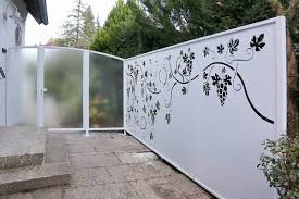 windfang und sichtschutz mit gelaserten weinranken weinranken sichtschutz windschutz