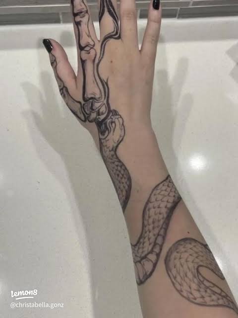 20+ Unique Hand & Finger Tattoos You Won't See Everywhere ✨