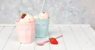 Im sommer ist das wassermeloneneis ein idealer nachtisch. Erdbeer Rhabarber Eis Ohne Eismaschine Smillas Wohngefuhl