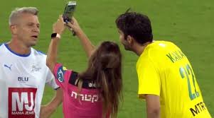 ()) or ricardo kaká, is a brazilian retired professional footballer who played as an attacking midfielder. Female Referee Books Kaka Before Taking A Selfie With The Brazilian Footballer During A Friendly Match Watch Video Latestly