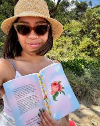 I'm calling it: THE KNOWING by Madeleine Ryan is going to be a 🔥hot🔥  title once it's published in Feb. Stories about a ~lost girl in her 20s~  wandering around the streets