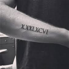 ¿qué es un tatuaje de números romanos en la muñeca? 7 Ideas De Roman Numbers Tattoo Tatuajes Numeros Romanos Numeros Romanos Tatuaje Numeros