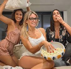 Jun 18, 2021 · ecco tutto ciò che c'è da sapere su diletta leotta: Diletta Leotta Video Sexy Su Instagram Insieme Alle Sue Amiche Video