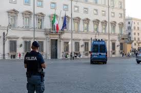 Fonti di palazzo chigi, roma. 251 Palazzo Chigi Foto Foto Stock Gratis E Royalty Free Da Dreamstime